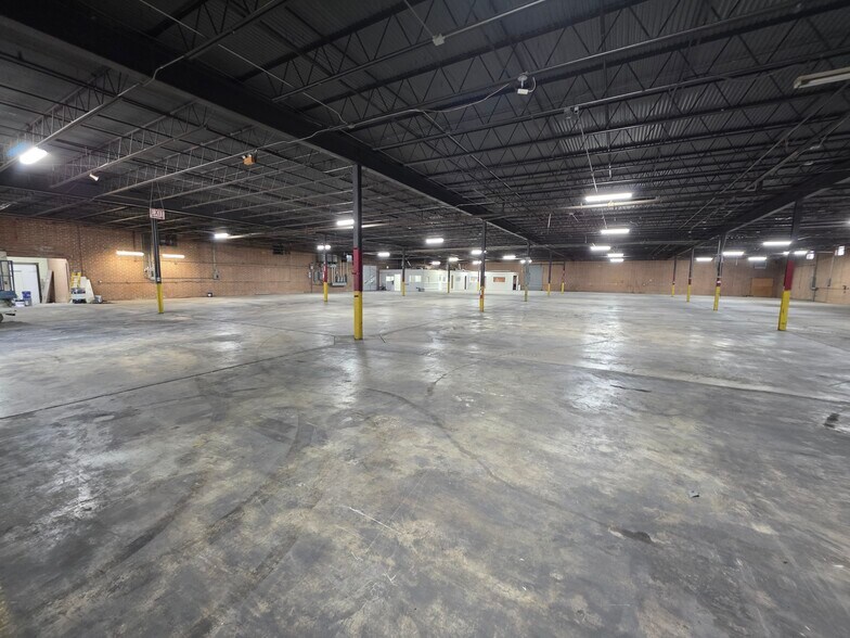 More Photos Of 915 Curtis St, Monroe Distribution For Lease