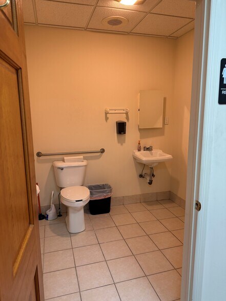 More Photos Of 37-39 E Jericho Tpke, Mineola Medical For Sale