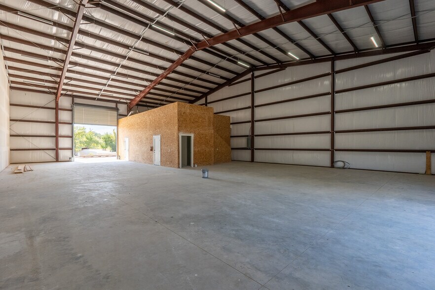 More Photos Of 4091 Ashley ln, College Station Warehouse For Lease