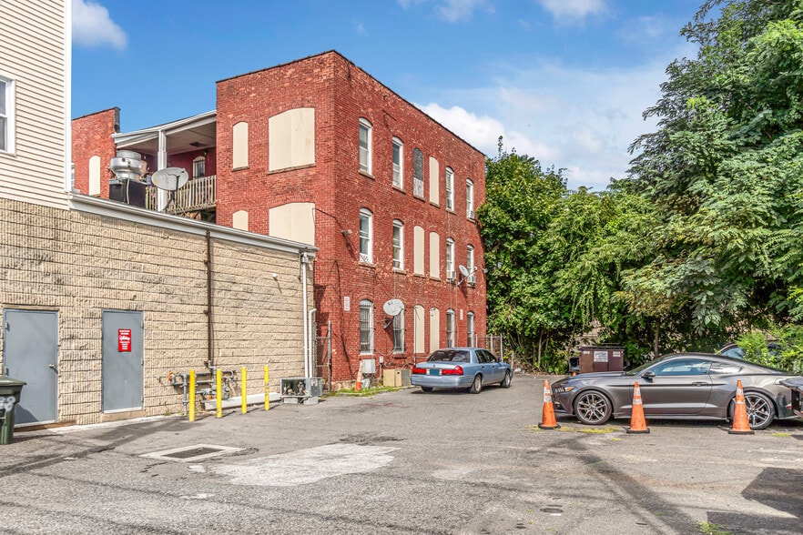 More Photos Of 1804-1812 Barnum Ave, Bridgeport Apartments For Lease