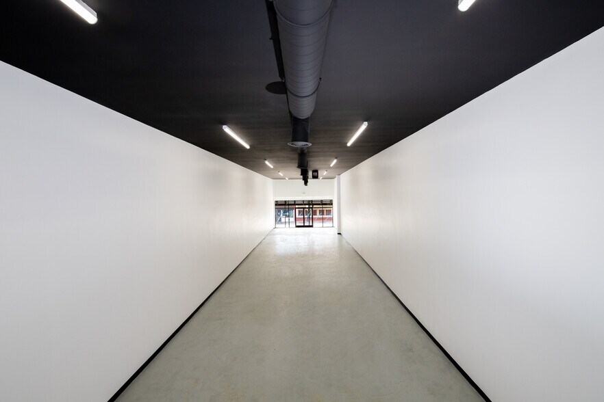 More Photos Of 212 N San Fernando Blvd, Burbank Storefront For Lease