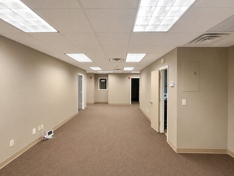 More Photos Of 901 E Loula St, Olathe Office For Sale