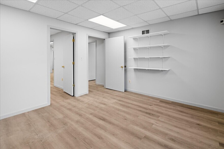 More Photos Of 5 Mountain Blvd, Warren Office For Lease