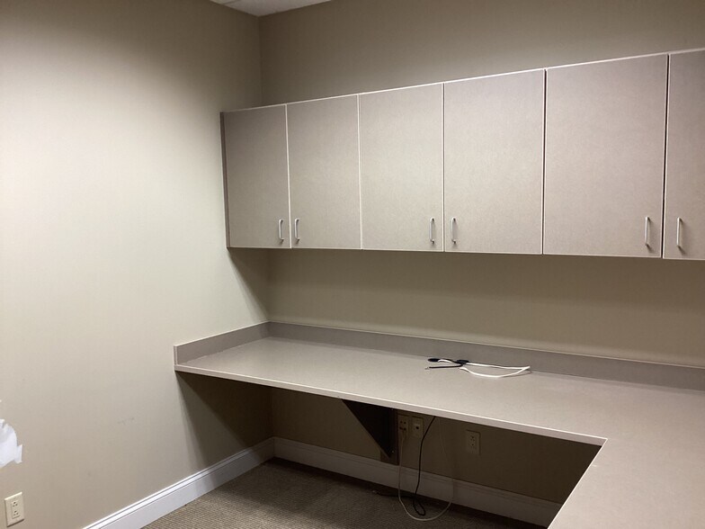 More Photos Of 271 Marsh Rd, Pittsford Office For Lease