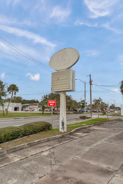 More Photos Of 1220 S Washington Ave, Titusville Convenience Store For Lease