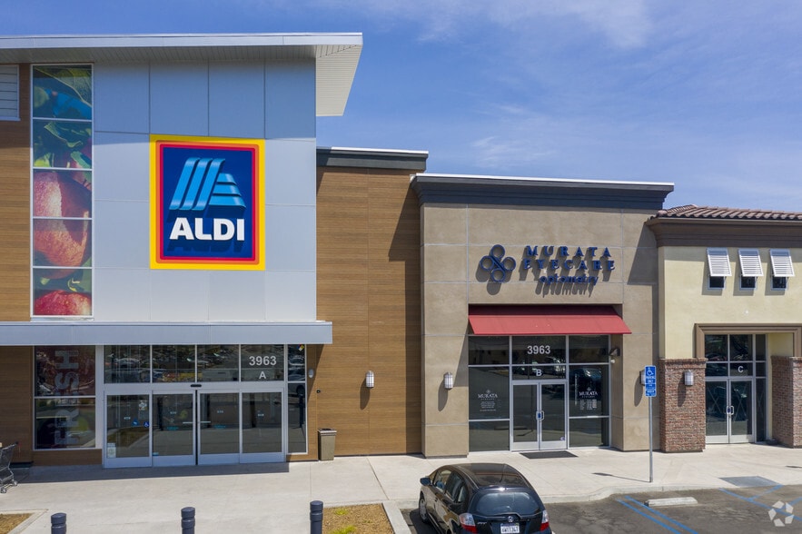 More Photos Of 3885-3977 Cochran St, Simi Valley Unknown For Lease