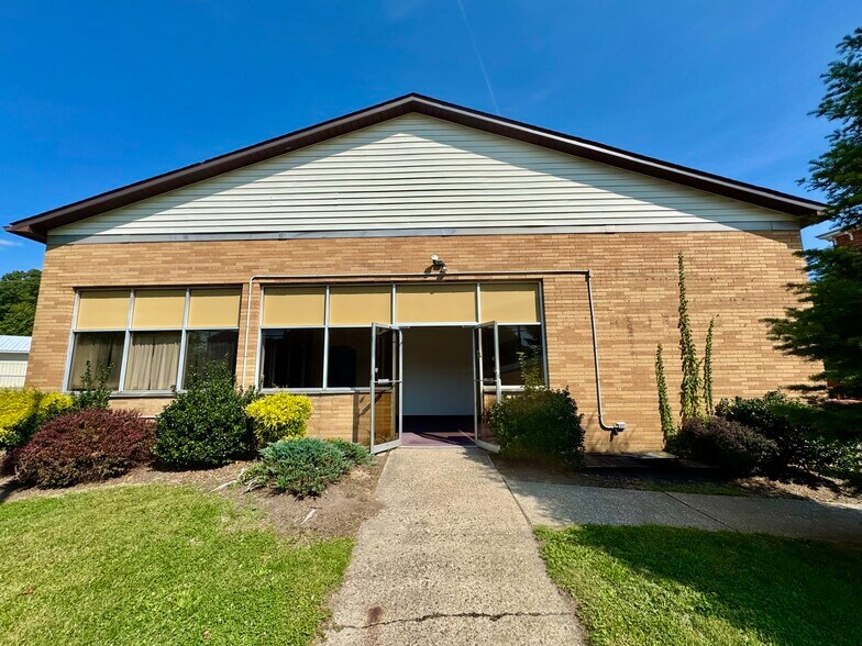 More Photos Of 1015 Main St, Conneautville Office For Sale