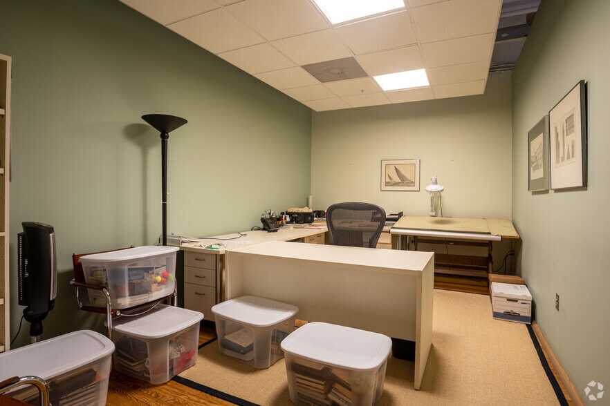 More Photos Of 23 W Broad St, Richmond Office For Sale