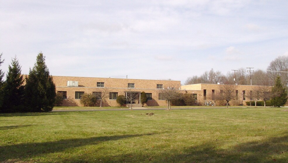 More Photos Of 510 Ryerson Rd, Lincoln Park Manufacturing For Lease