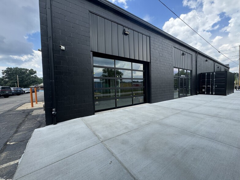 More Photos Of 5255 N Winthrop Ave, Indianapolis General Retail For Lease