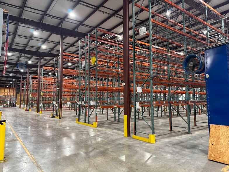 More Photos Of 5201 Park Emerson Dr, Indianapolis Distribution For Lease