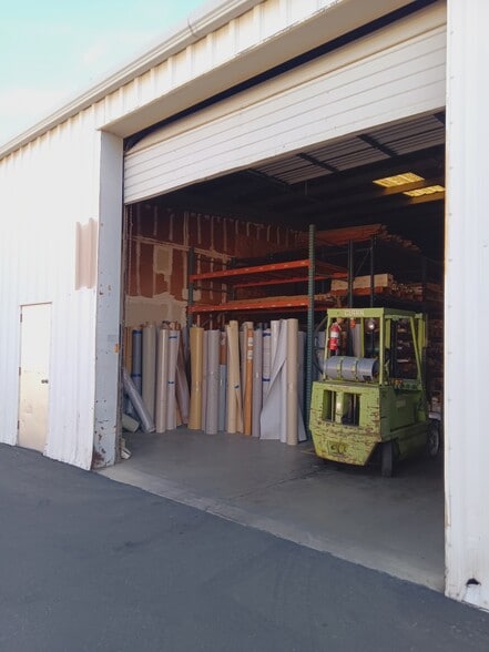 More Photos Of 4608 District Blvd, Bakersfield Warehouse For Sale