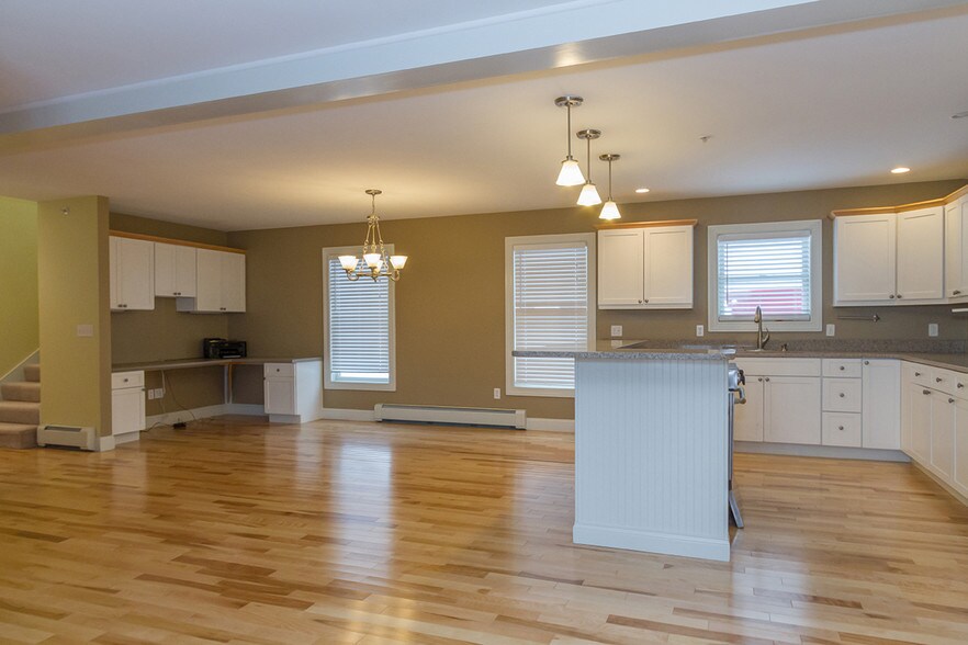 More Photos Of 72 Elm St, Camden Hospitality For Sale