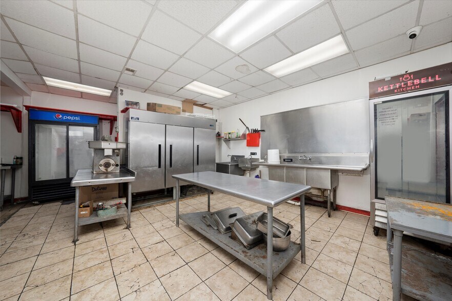 More Photos Of 4805 W Madison St, Chicago Storefront For Sale
