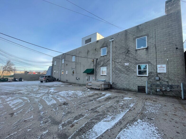 More Photos Of 6114 W Capitol Dr, Milwaukee Medical For Sale