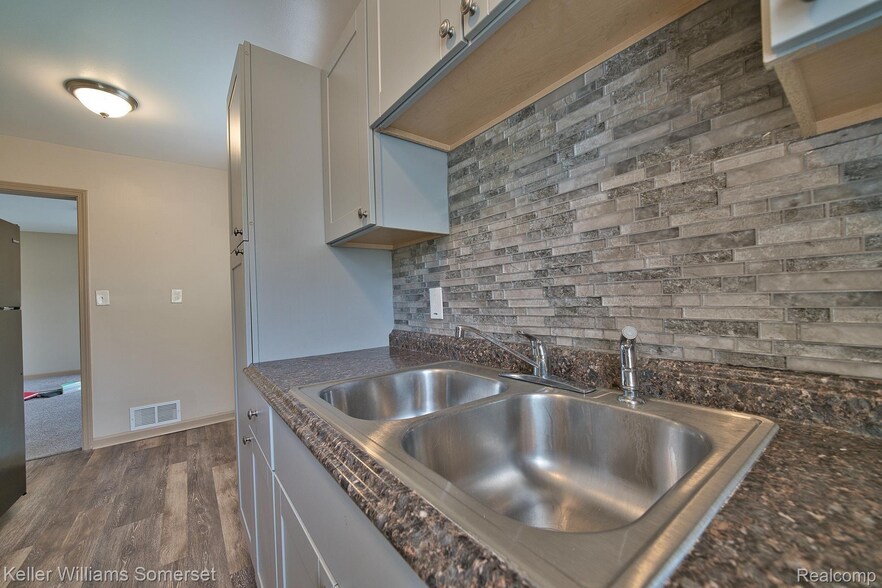 More Photos Of 51 Spokane Dr, Pontiac Apartments For Sale