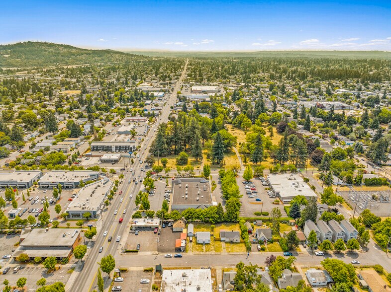 More Photos Of 4325 SE 82nd Ave, Portland Drugstore For Sale