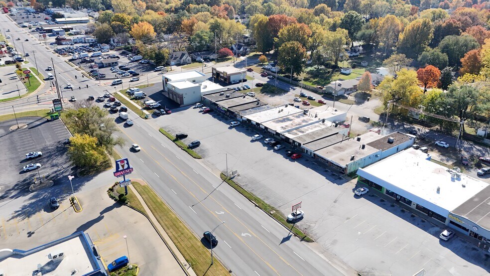 More Photos Of 1332 W Sunshine St, Springfield General Retail For Sale