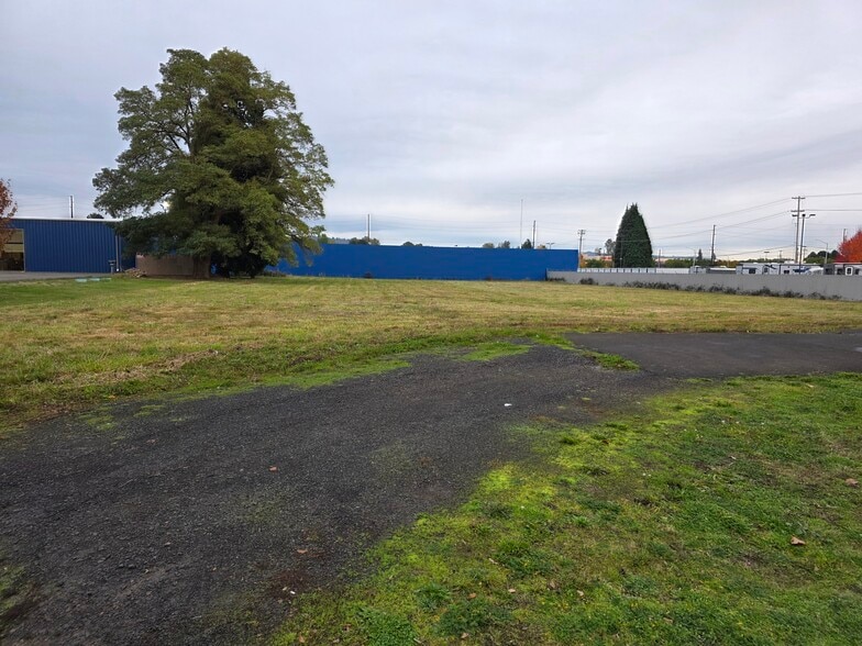 More Photos Of 624 9th Ave, Longview Land For Lease