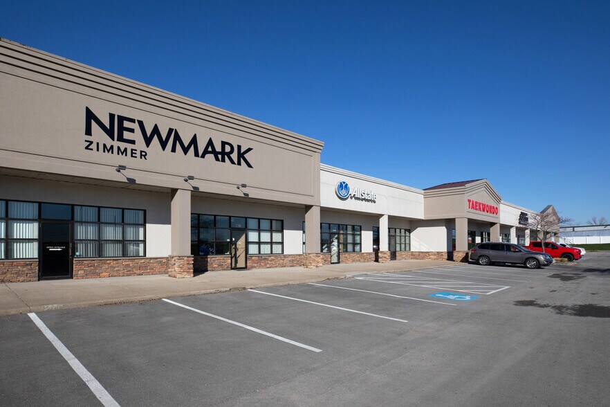 Primary Photo Of 1469-1499 SW Market St, Lee's Summit General Retail For Lease