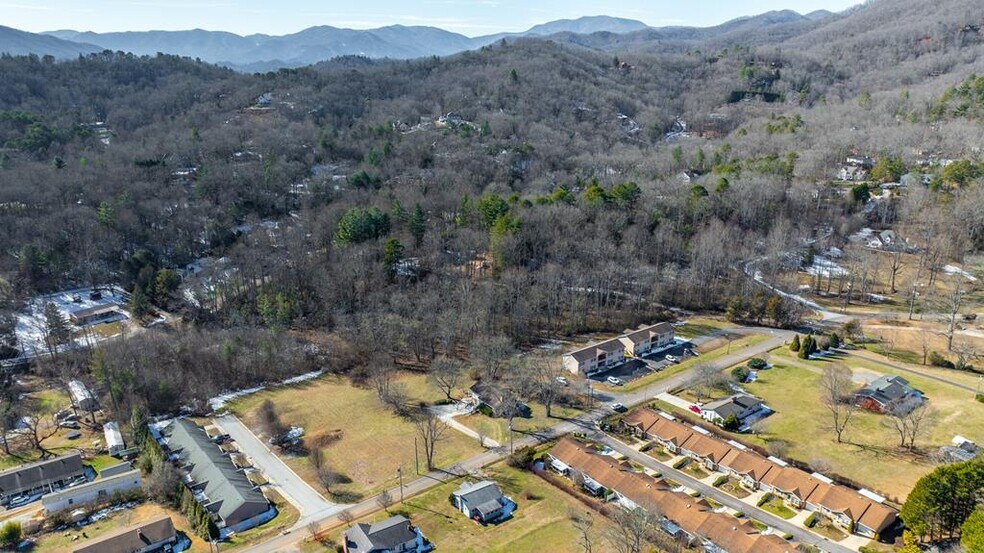 More Photos Of 520 Baird Cove Rd, Franklin Multifamily For Sale