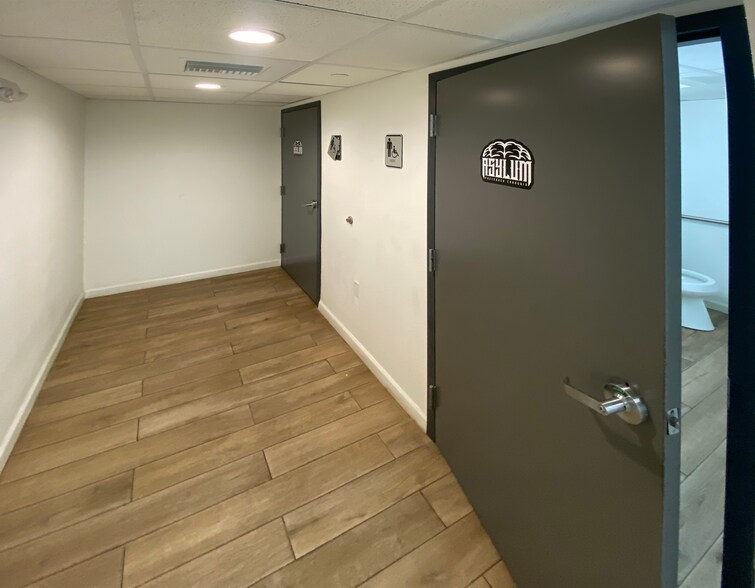 More Photos Of 2985 W Whitton Ave, Phoenix Warehouse For Sale