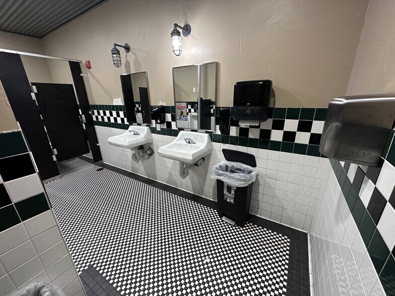 More Photos Of 2805 W Loop 340, Waco Restaurant For Sale