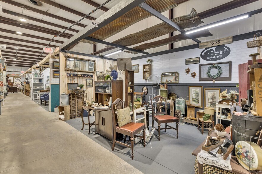 More Photos Of 2120 Old Highway 431 S, Greenbrier Freestanding For Sale