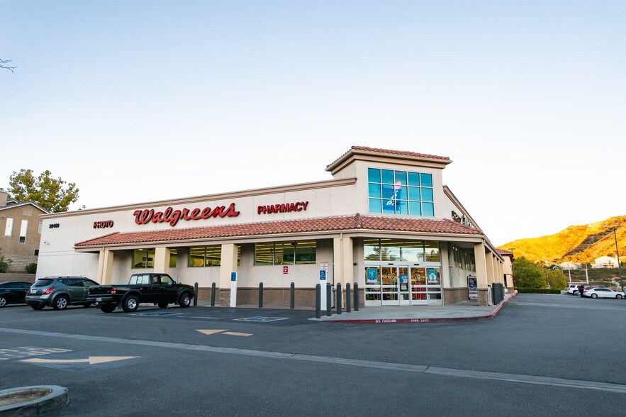 More Photos Of 28410-28460 Haskell Canyon Rd, Santa Clarita Storefront For Sale