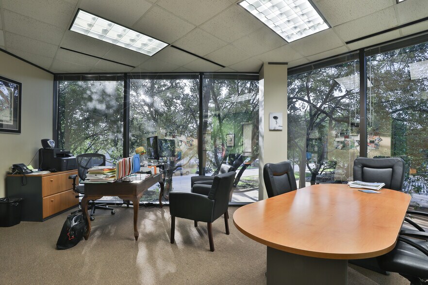 More Photos Of 12727 Featherwood Dr, Houston Medical For Sale