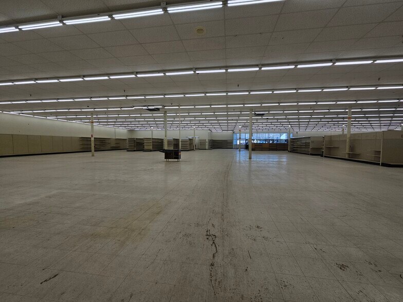 More Photos Of 15977-15981 State Route 170, Calcutta Freestanding For Lease