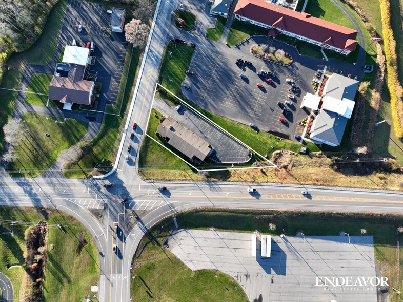 More Photos Of 301 Oak St, Batavia Hotel For Sale