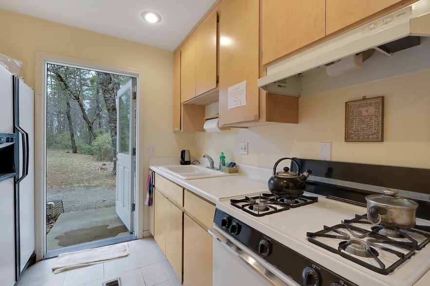 More Photos Of 13376 Rue Montaigne, Oregon House Office Residential For Sale