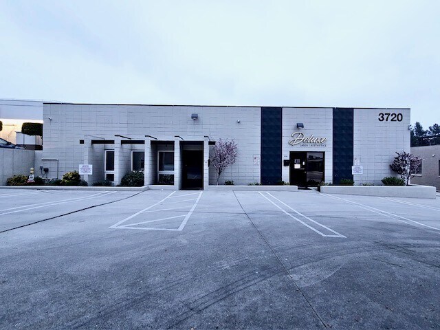 More Photos Of 3720 Clifton Pl, Montrose Flex For Lease