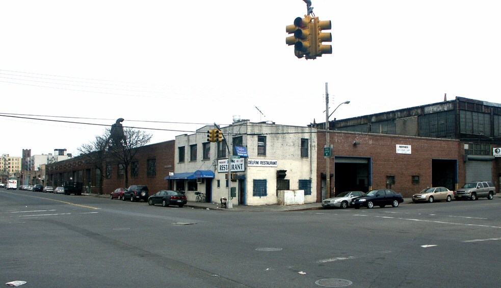 More Photos Of 1201 Oakpoint Ave, Bronx Warehouse For Lease