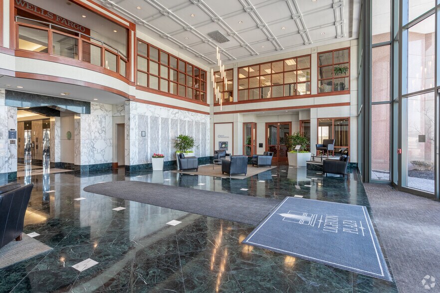 More Photos Of 7300 College Blvd, Overland Park Unknown For Lease