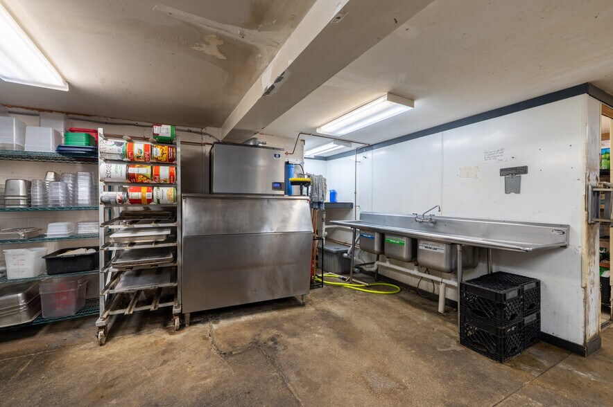 More Photos Of 127 S Broadway St, New Philadelphia Storefront Retail Office For Sale