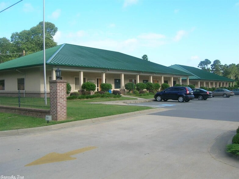 More Photos Of 1301 Ridgway Rd, Pine Bluff Medical For Lease