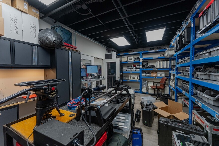 More Photos Of 99-1245 Halawa Valley St, Aiea Warehouse For Sale