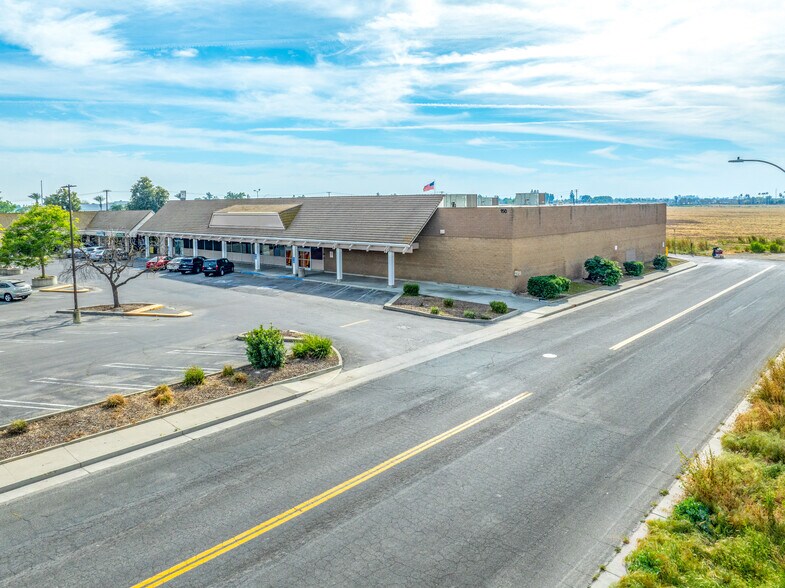 More Photos Of 150 S 11th Ave, Hanford Storefront For Sale