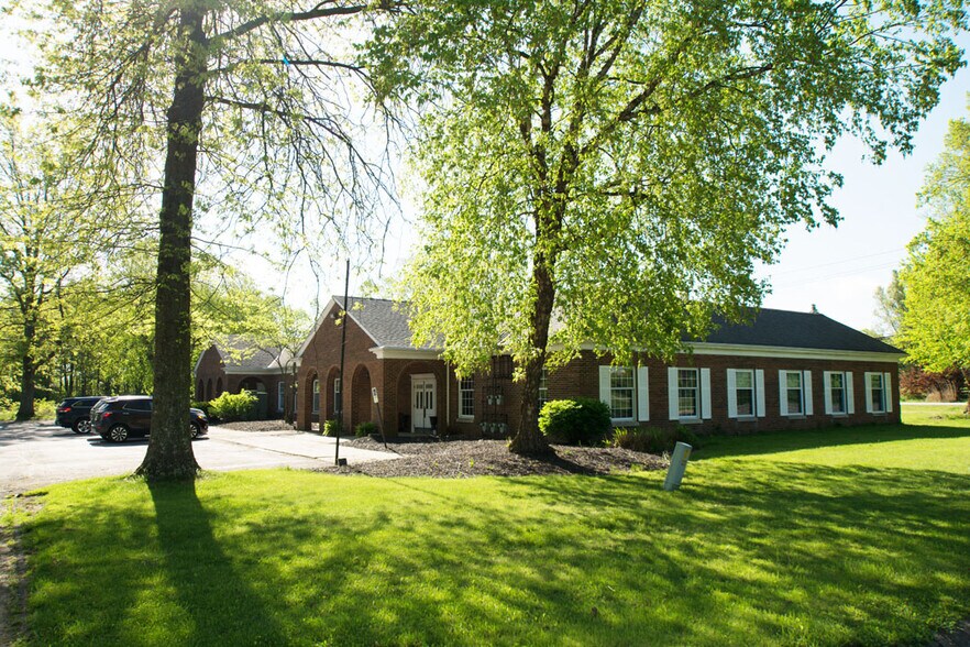 More Photos Of 100 Parker Ct, Chardon Office For Sale