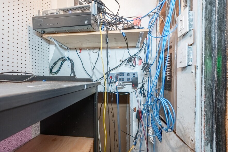 More Photos Of 126 W Sixth St, Cincinnati Apartments For Lease