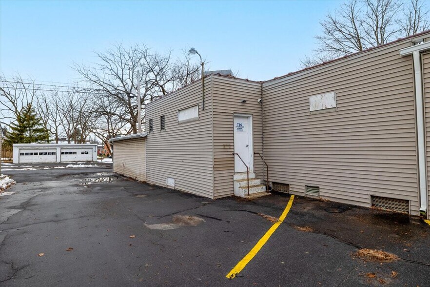 More Photos Of 2312 S 5th St, Allentown Self Storage For Sale