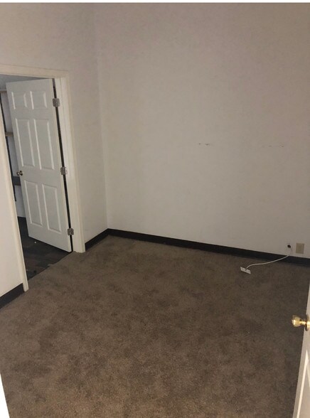 More Photos Of 5779 State Bridge Rd, Alpharetta General Retail For Lease