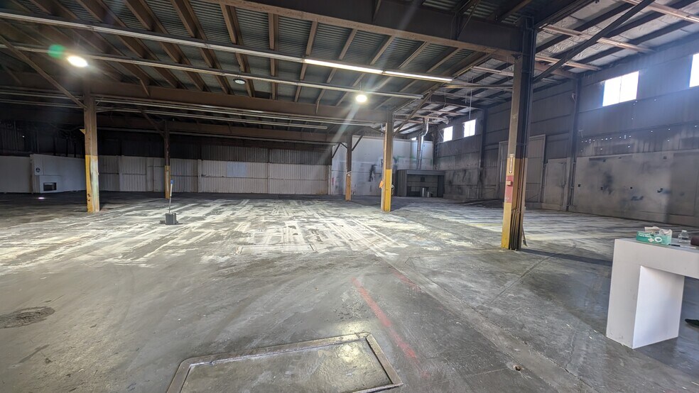 More Photos Of 900-912 E 1st St, Pomona Manufacturing For Lease