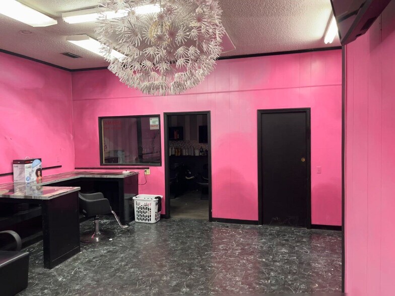 More Photos Of 1906 Parental Home Rd, Jacksonville Storefront For Sale
