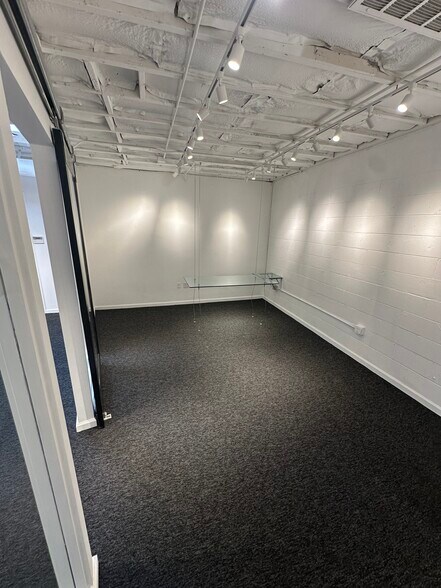 More Photos Of 1912 F St, Sacramento Office For Lease