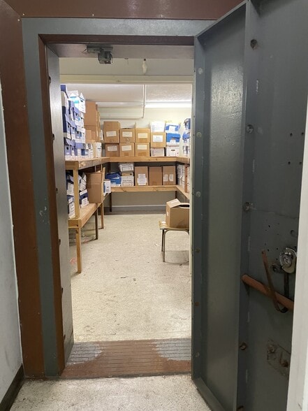 More Photos Of 2001 E Pass Rd, Gulfport Freestanding For Sale