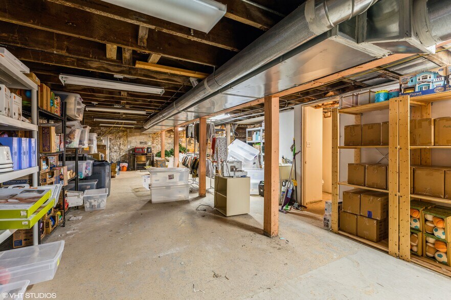 More Photos Of 1943 W Division St, Chicago Storefront Retail Residential For Lease