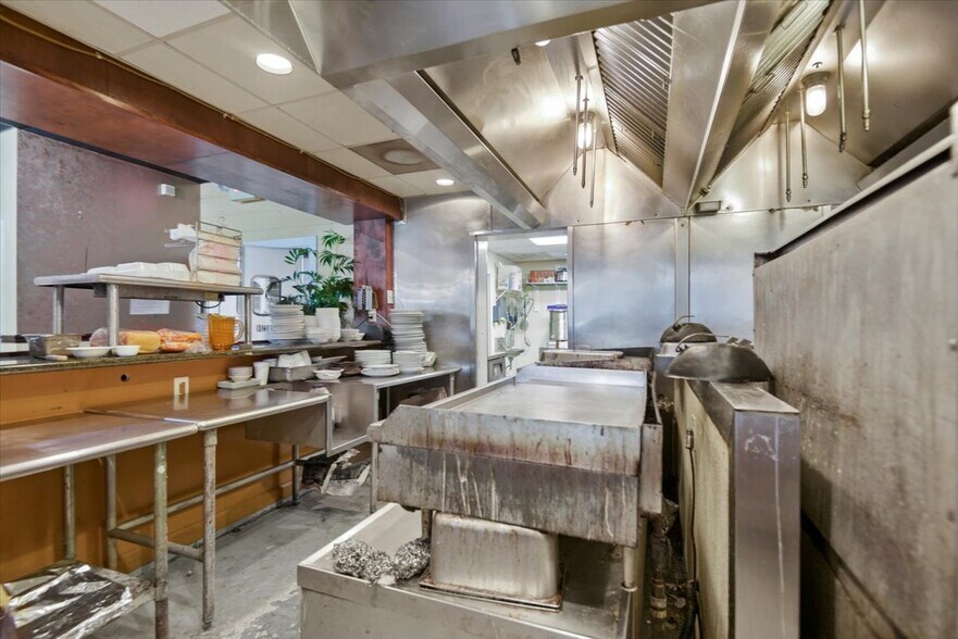 More Photos Of 201 Laurel St, Conway Restaurant For Sale